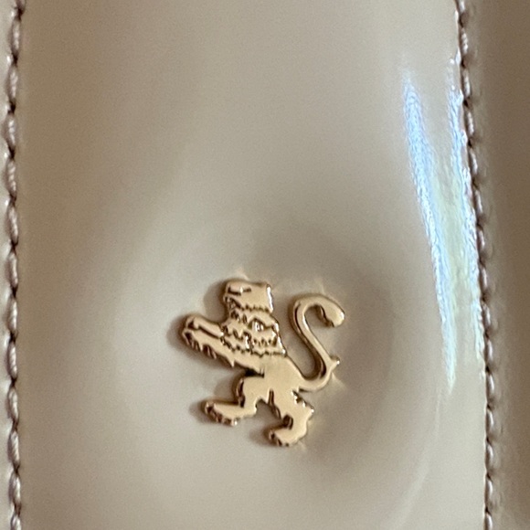 NWT Pratesi Patent Leather Chic Cream Bag with Pearl Arm Strap - Picture 3 of 6